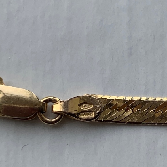 14k Gold 7” Herringbone Bracelet Italy - Picture 4 of 5